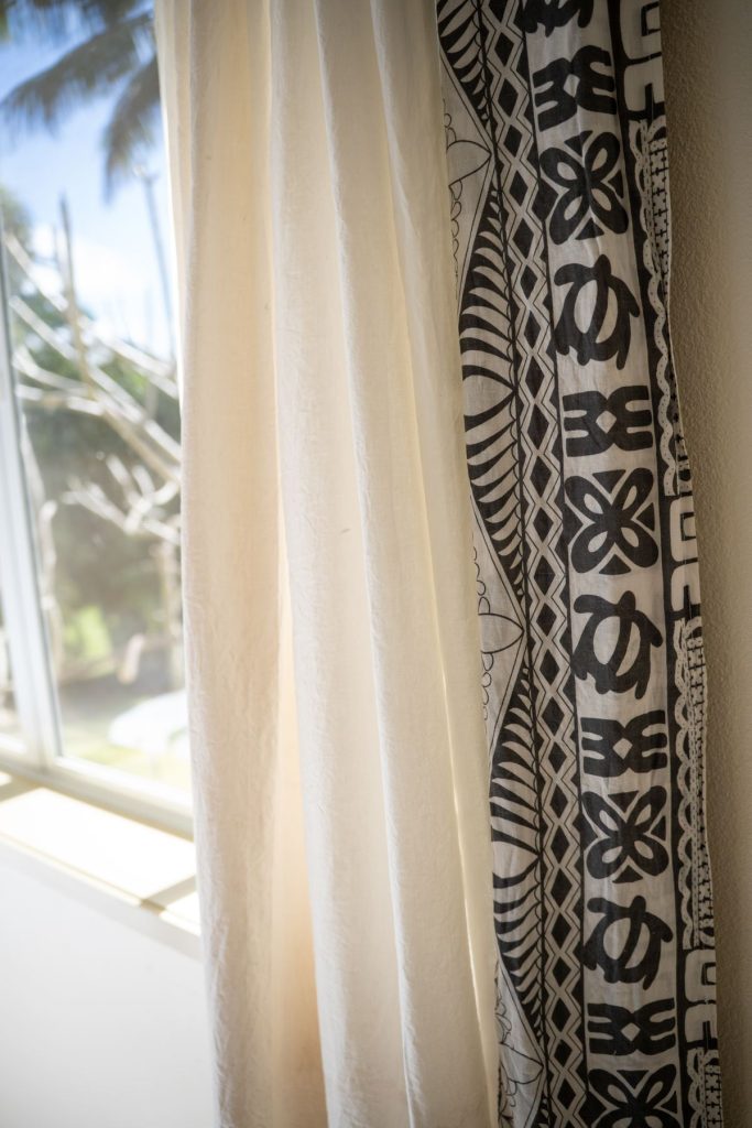 Curtain with Cook Islands print